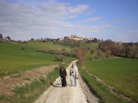 Dal Medioevo alla pizza camminando per le colline