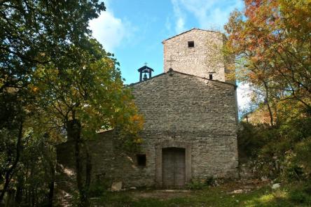 L'eremo dell'Acquarella e lo spettacolo del bosco autunnale