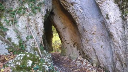 Anello di Canfaito per i Prati di Roti ed il Sasso forato