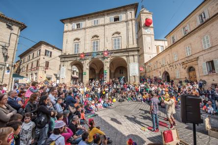 Clown&Clown Festival - Grande inaugurazione a Monte San Giusto, la Città del Sorriso